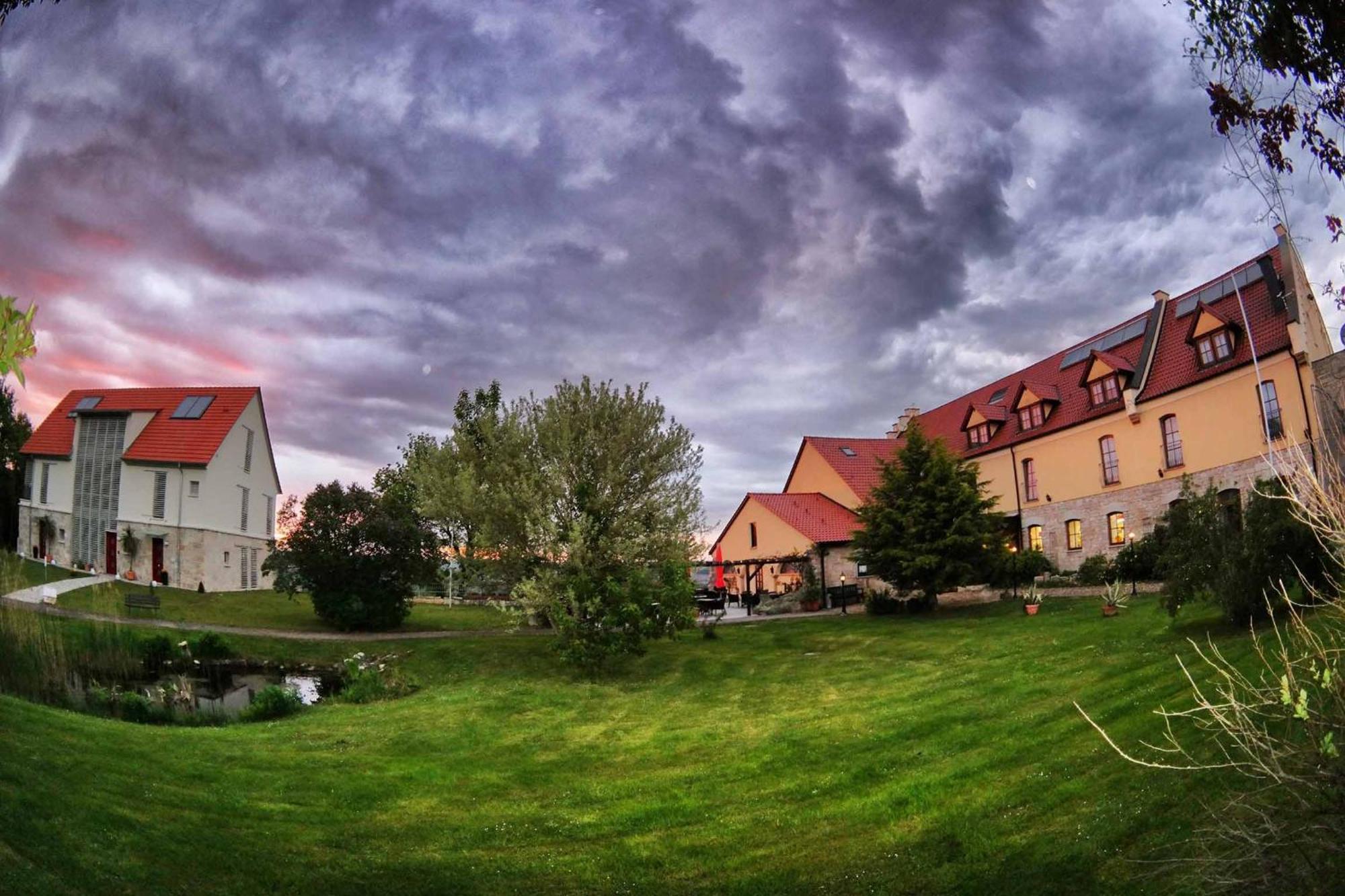 Hotel Und Restaurant Rittergut Kreipitzsch Naumburg  Eksteriør billede